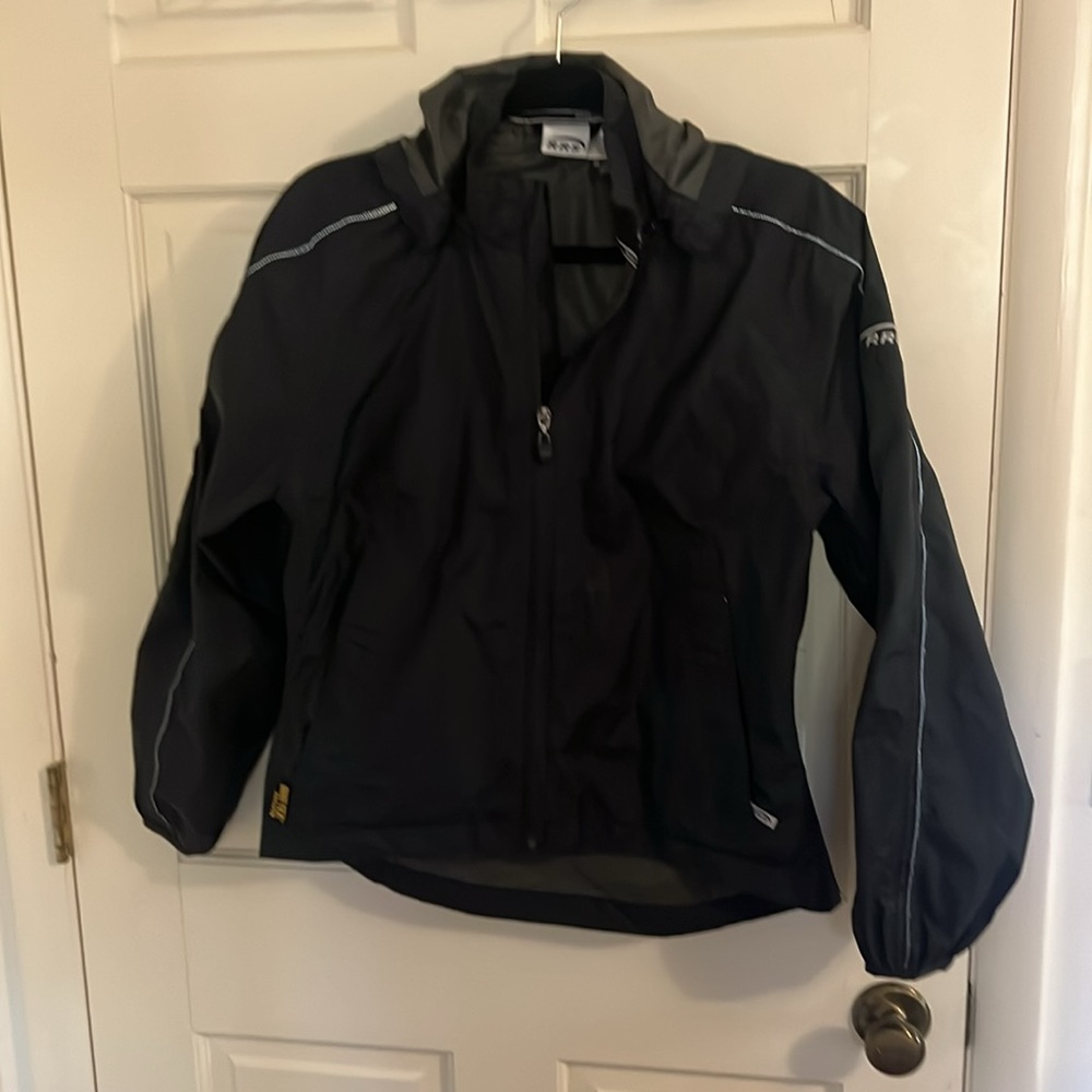 RRS wind breaker